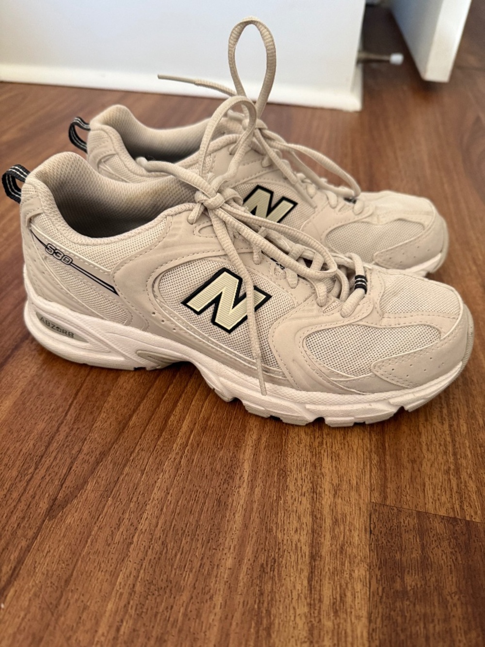New Balance 530 Cream Sneakers – Women’s 7.5 – Like New